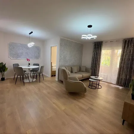 Modern Two Bedroom 5 Min Walk To Skanderbeg Square Διαμέρισμα Τίρανα
