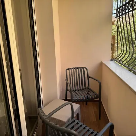 Modern Two Bedroom 5 Min Walk To Skanderbeg Square Апартаменты Тирана