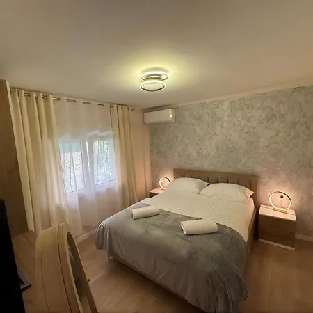 Modern Two Bedroom 5 Min Walk To Skanderbeg Square Апартаменты Тирана