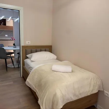 Διαμέρισμα Modern Two Bedroom 5 Min Walk To Skanderbeg Square Τίρανα