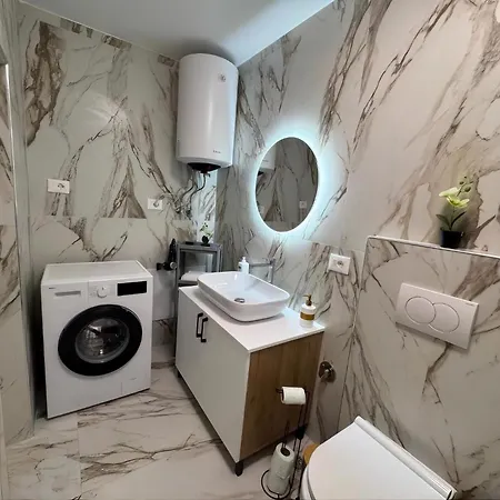 Modern Two Bedroom 5 Min Walk To Skanderbeg Square * 地拉那